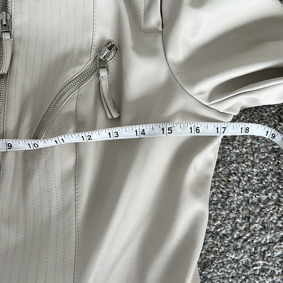 Women’s Blank NYC Cream Faux Leather Jacket. Size Medium. - Picture 9 of 10